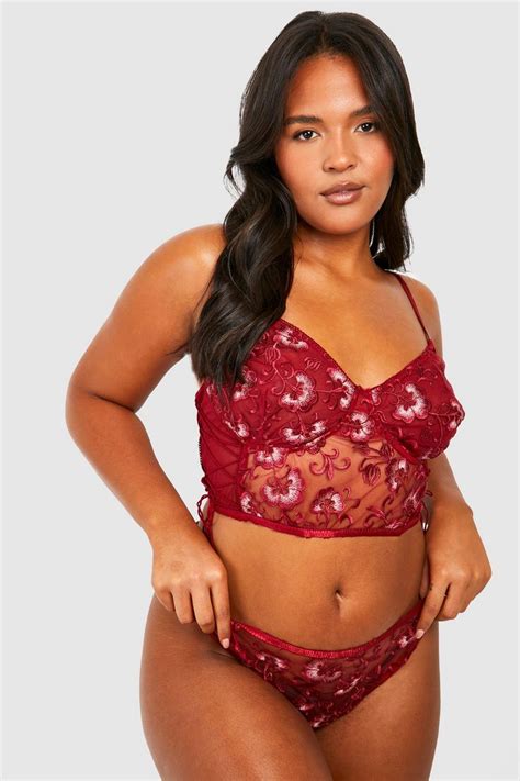 Plus Lingerie Set Met Long Line Bralette Met Zijstrik Boohoo