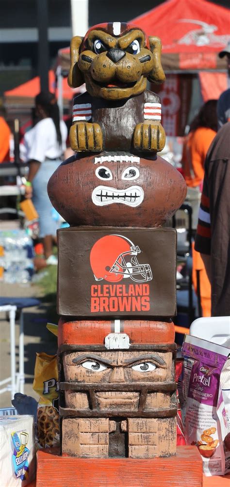 Cleveland Browns fans Tailgate at the Burke Lakefront lot, September 19 ...