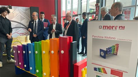 La Panchina Del Meroni Di Lissone Al Salone Del Mobile Il Cittadino