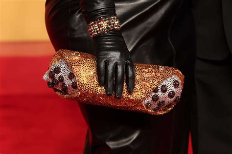 Melissa Mccarthy Brings Cannoli Purse To Vanity Fair Oscar Party