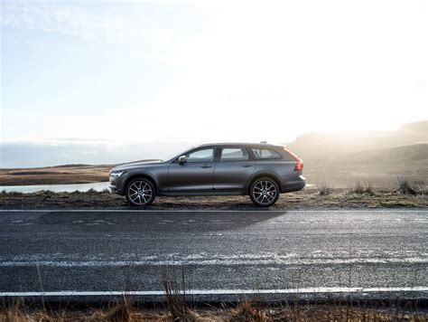 Volvo V90 Cross Country New Off Road Wagon Debuts New Volvo V90 Cross