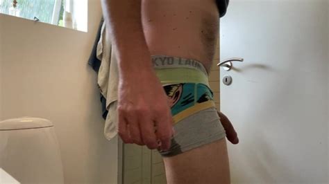 分层这样我就可以保留我所有的尿液 Pornhub Gay