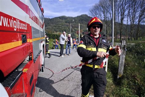 Treno Travolge Ambulanza Due Morti Nel Bergamasco La Repubblica