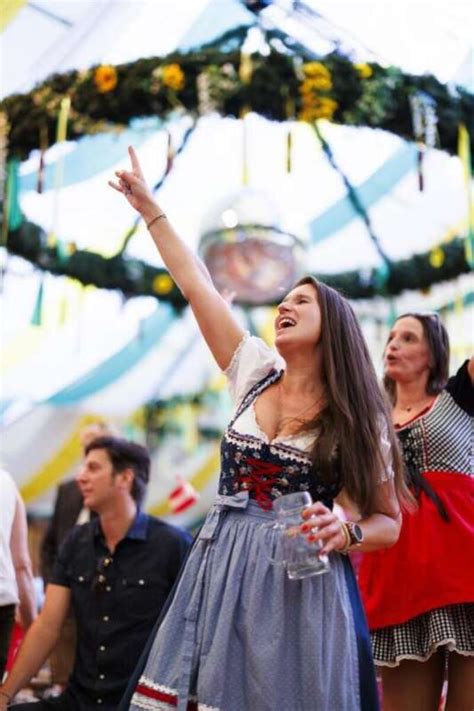 Ozapft is Wiener Kaiser Wiesn 2024 ist eröffnet