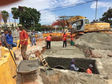 Prefeitura Implanta Rede De Drenagem Profunda No Bairro Col Nia Terra