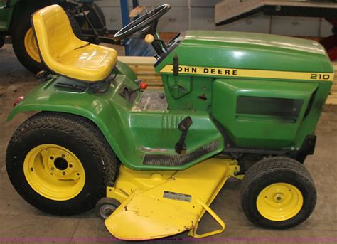 John Deere 210 lawn tractor in Abilene, KS | Item V9248 sold | Purple Wave