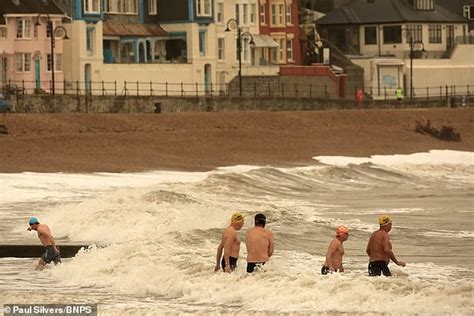 Met Office Announces Hottest Day Of The Year As Temperatures Hit 20 9c