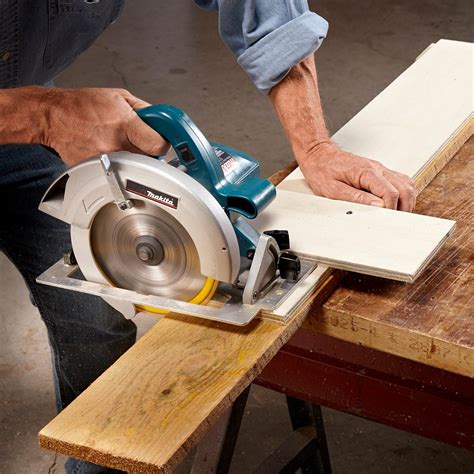 Cordless Circular Saw Buying Guide | Family Handyman