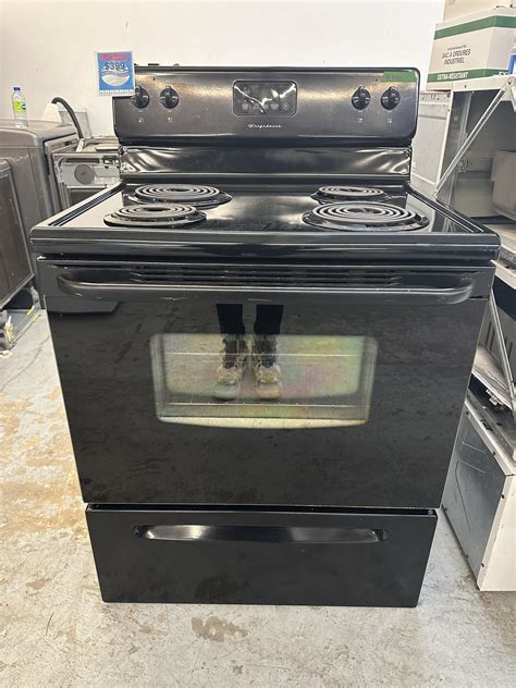 144 Cuisinière Frigidaire noir brûleur à serpentin Black stove coil