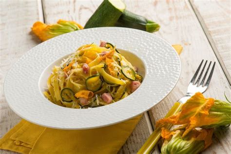 Mediterrane Pasta Mit Auberginen Zucchini Tomaten Und Sauce