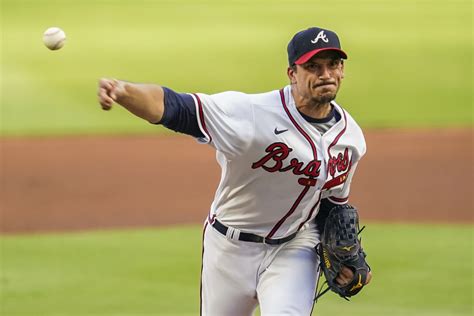 Braves extend Charlie Morton for another year at nice cost