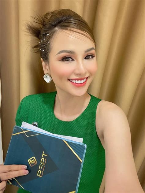 Hoa hậu Diễm Hương khoe hình thể cực đỉnh với bikini mảnh