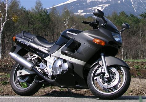 Kawasaki ZZR 400: технические характеристики, отзывы, фото