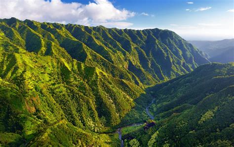 9 Best Hikes In Hawaii + 10 Honorable Mentions