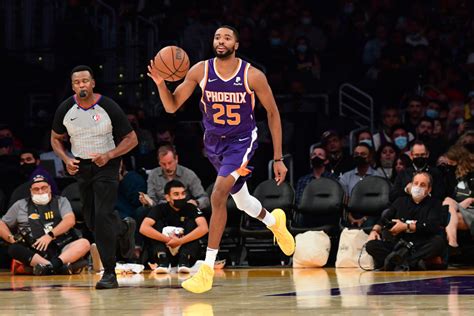 Report Year Old Mikal Bridges Agrees To M Extension With Suns