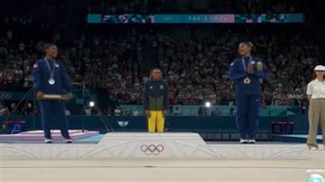 Simone Biles, Jordan Chiles pull classy podium stunt for opponent