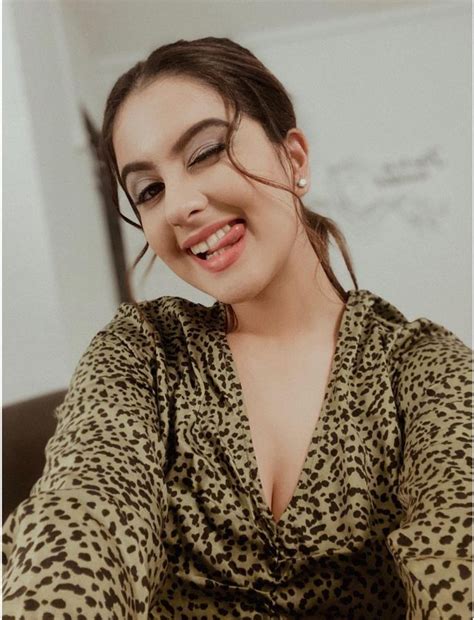 Tunisha Sharma Hot Pics Age And Latest News Top Sense