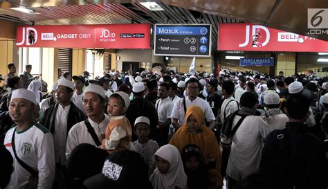 Foto Stasiun Gondangdia Dipenuhi Massa Reuni Foto Liputan