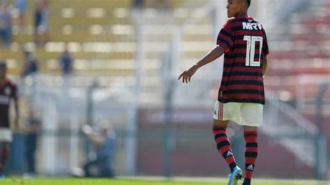 Flamengo acerta a venda do atacante Lázaro a time espanhol