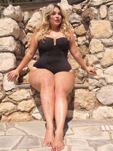 Plus Size Model Caterina Pogorzelski Bathsuit Curvy Plussize Model