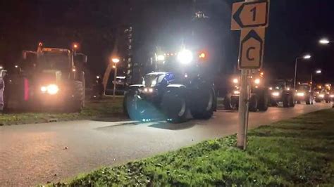 Video Tientallen Boeren Protesteren Tegen Stikstofbeleid In Drachten