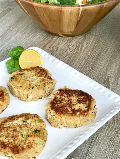 Classic Crab Cakes With Remoulade Sauce Kitchen Belleicious