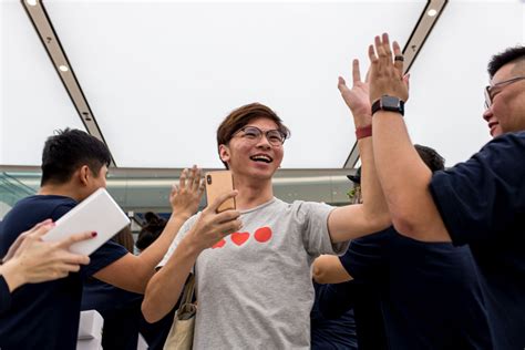 Apple opens its second store in Singapore at the iconic Jewel in Changi ...