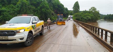 Rodovia que estava interditada após rio transbordar tem trânsito