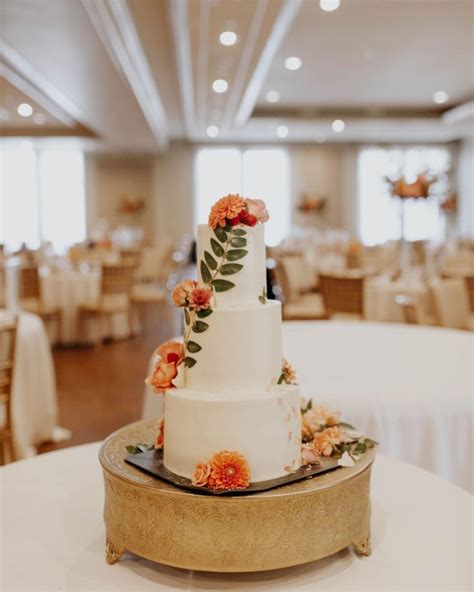 Warm Red + Gold Color Palette Dawns this Moody Indian Wedding