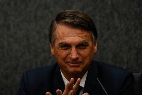 Bolsonaro diz que resolverá decisão de Fachin se reeleito 06 09 2022