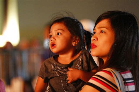 Look Pampangas Giant Lanterns Brighten Up Christmas Mood In Ph