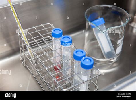 Hot Water Bath Laboratory Hi Res Stock Photography And Images Alamy