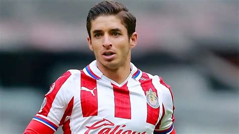 Isaac Brizuela Posible Baja En Chivas Para El Mercado De Verano