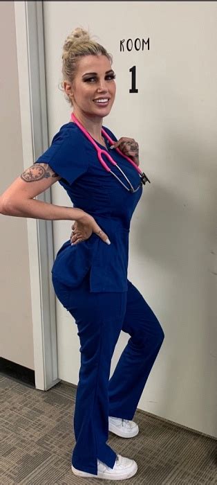 Jazzy Slender Blonde Hair Female Entertainer In Las Vegas Slixa