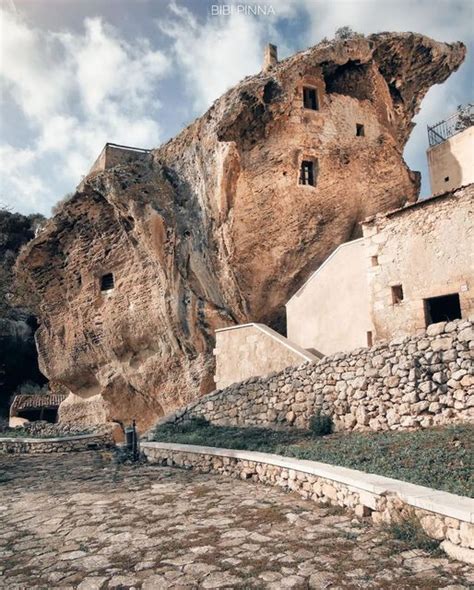 La Domus De Janas Di Sedini Alla Scoperta Della Rocca DellAnglona