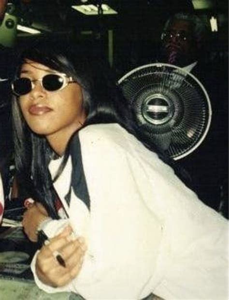 Pin On I ♥️ Aaliyah Haughton Aaliyah Rayban Wayfarer