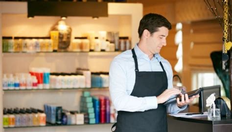 Digital Retail Still Needs a Human Touch 