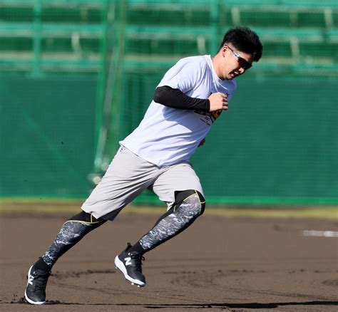 【阪神】井上広大が右翼争い開戦の号砲「宜野座1号」ドラ1森下、前川らとの仁義なき戦い突入 プロ野球写真ニュース 日刊スポーツ