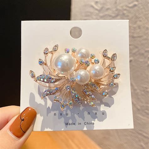 Diamond And Cute Artificial Pearl Flower Pins For Clothes Decoration