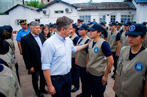 Zdero Entreg Uniformes A Alumnos De La Escuela De Polic A Y Ratific