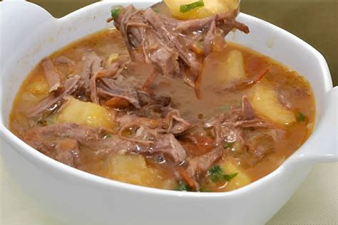 Sopa De Mandioca Carne Muito Saborosa Que A Carne Chega A Derreter