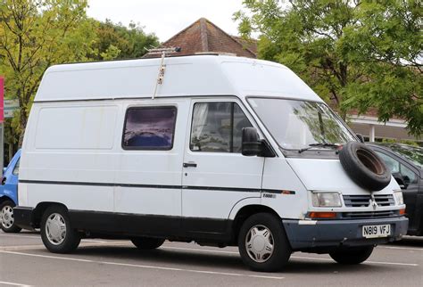 N819 VFJ 1996 Renault Trafic T1100 D LWB Camper Nivek Old Gold