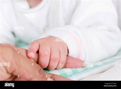 Bonding baby geburt Fotos und Bildmaterial in hoher Auflösung Seite