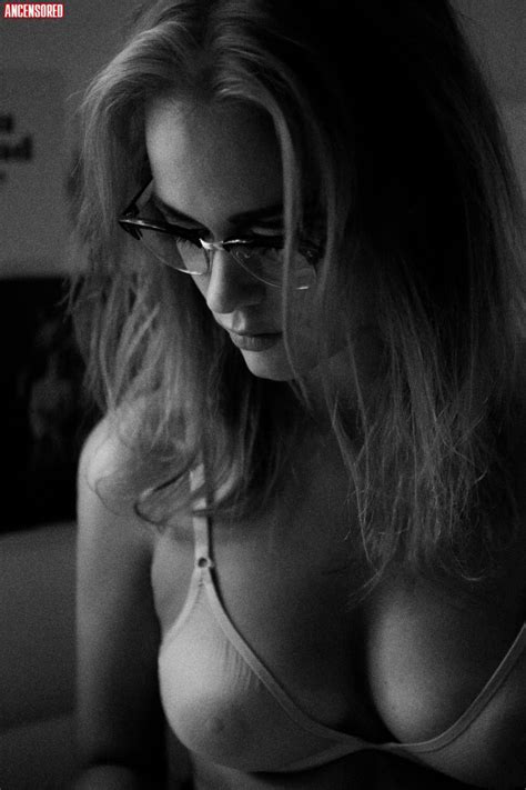 Naked Mia Jexen Added By Charlipon