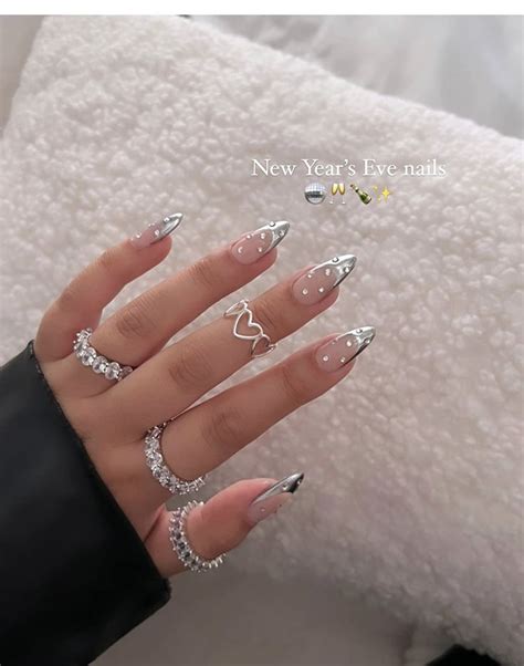 Pin By Cam On Nailsss Gel Nails Shiny Nails Designs Almond Nails