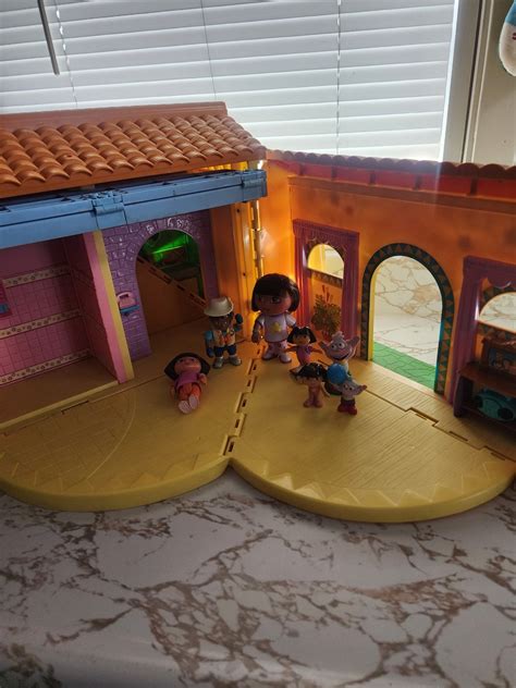 Dora The Explorer Playset Playhouse With Figure Options Dora The