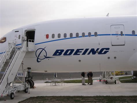 Boeing 787 Walk Around Page 1