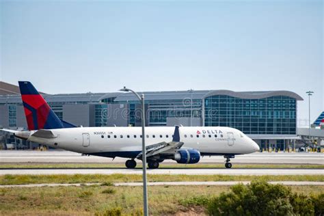 A Delta Airlines Jet at Los Angeles International Airport Editorial ...