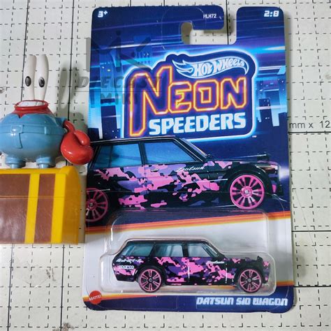 Jual HOT WHEELS DATSUN WAGON SERI NEON SPEEDER Shopee Indonesia