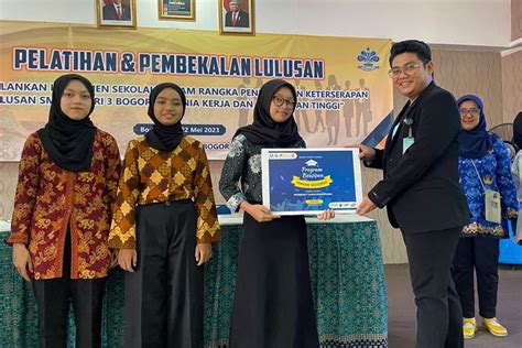 Foto Tanam Ilmu Buka Beasiswa Siswa Berprestasi Lulusan SMK Dan SMA